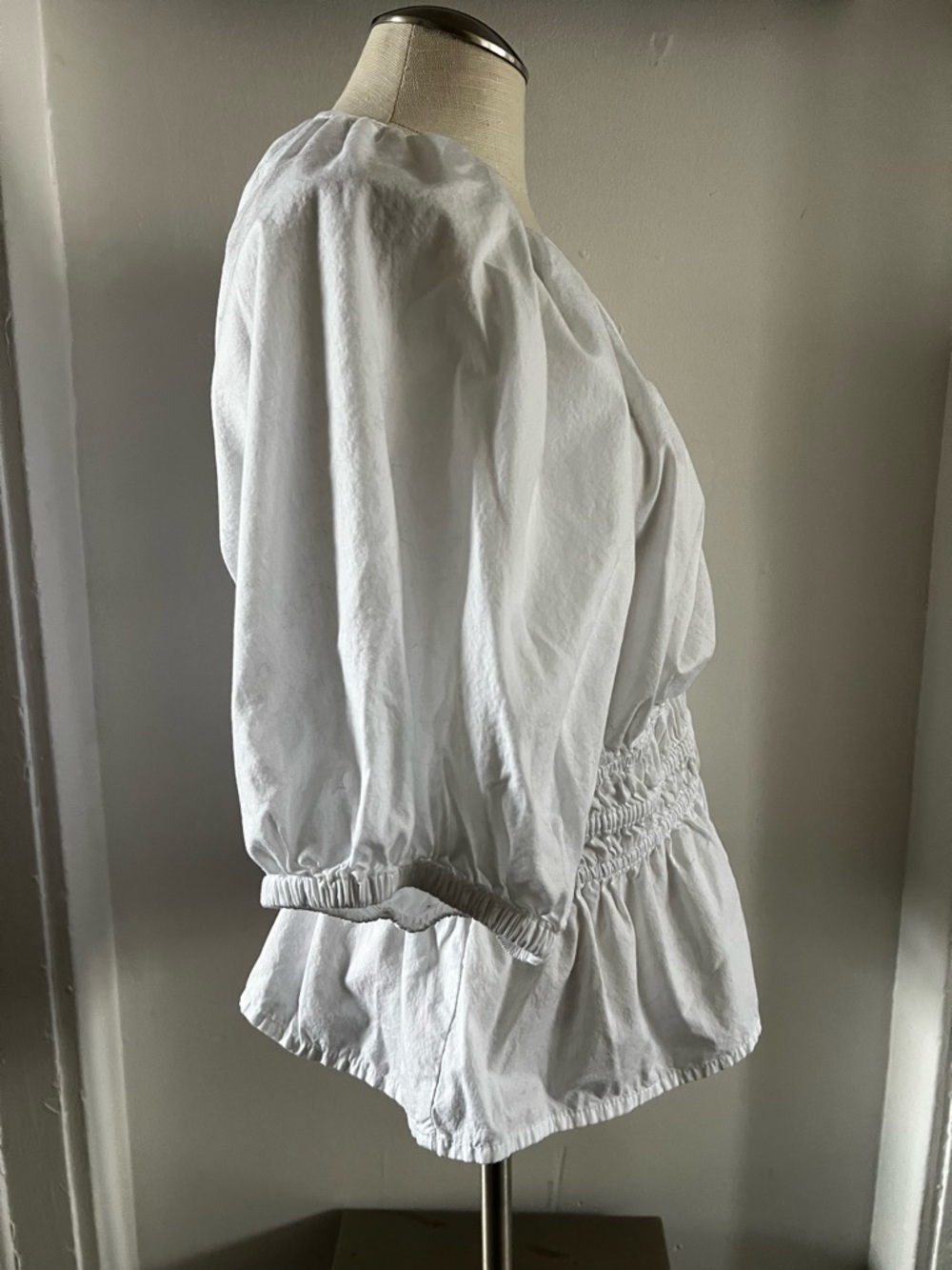 Old Navy White Smocked Peplum V-Neck Top with Puff Sleeves - Picture 2 of 4